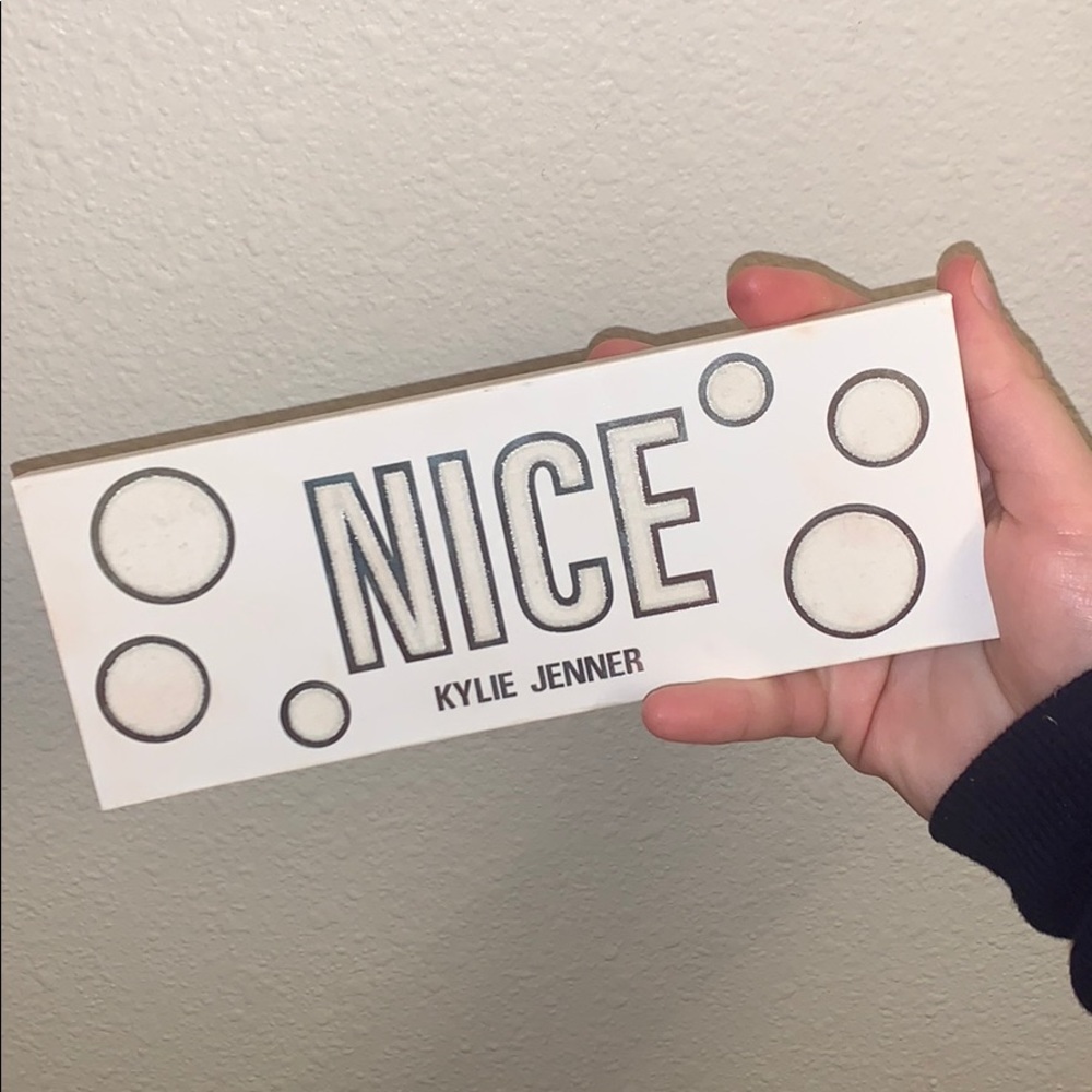 KYLIE JENNER COSMETICS NICE PALETTE